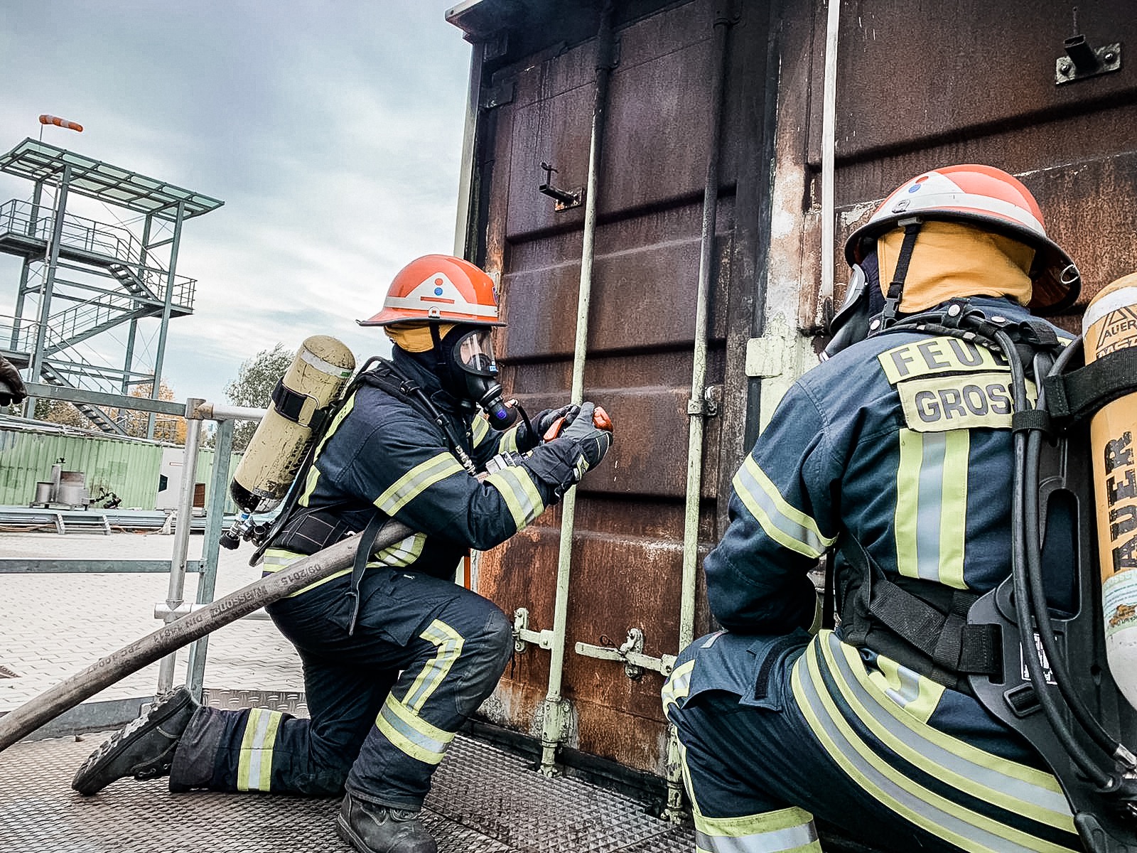 Bildergalerie: Henkel als Praktikant bei der Feuerwehr - B.Z.