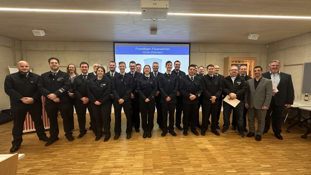 Die geehrten und beförderten Mitglieder der Feuerwehr