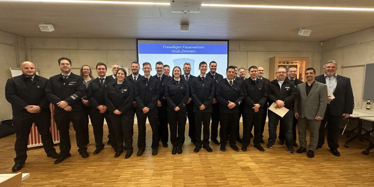 Die geehrten und beförderten Mitglieder der Feuerwehr